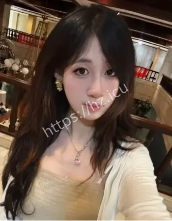 山东小夫妻客厅地板视频